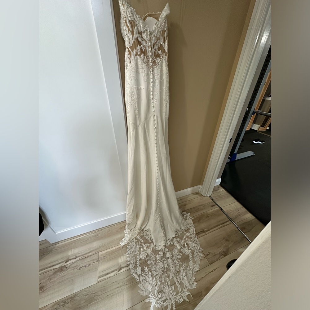 Wedding dress - Picture 6 of 6